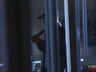 精湛的金发碧眼的铁杆敲打性爱摊牌