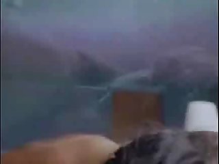 Skinny Latina tgeen在淋浴时很好